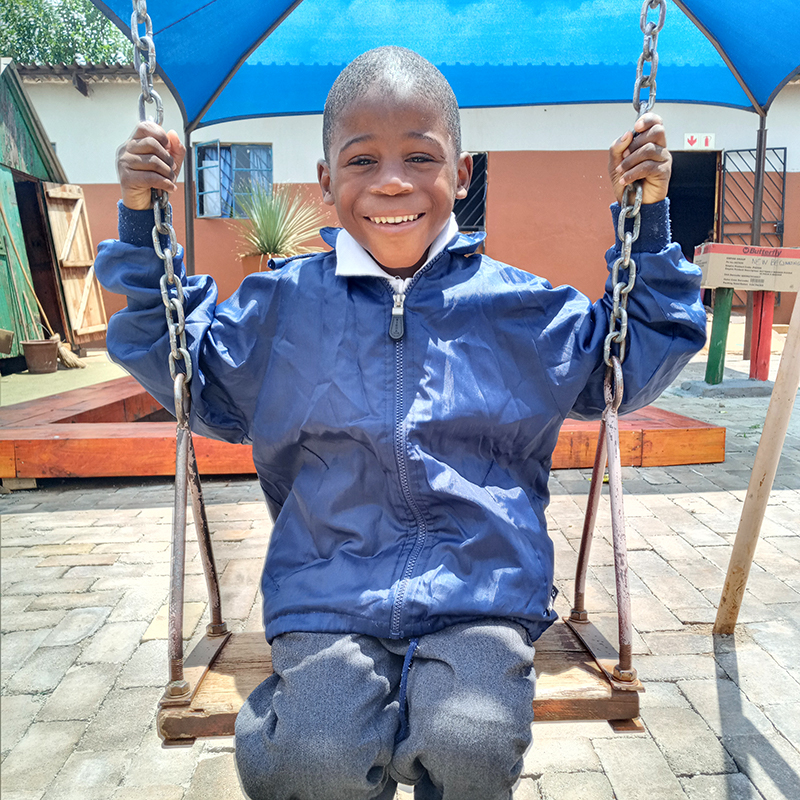 Luan schommelt bij New BeginningZ Laudium