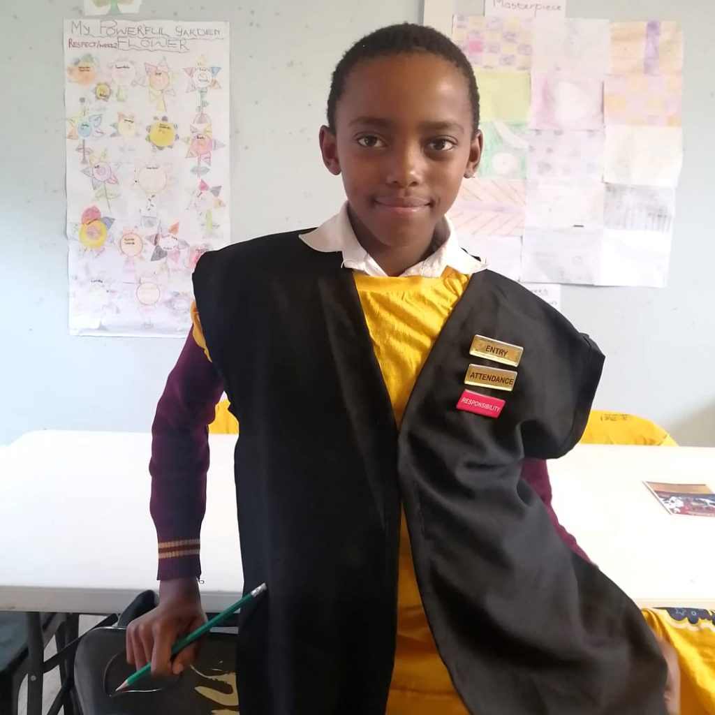 PowerGirl Yamina toont haar speldjes