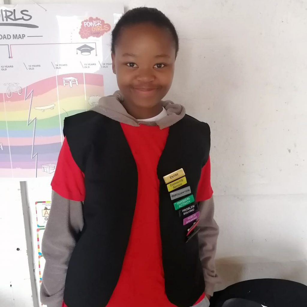 PowerGirl Thandi laat haar speldjes zien