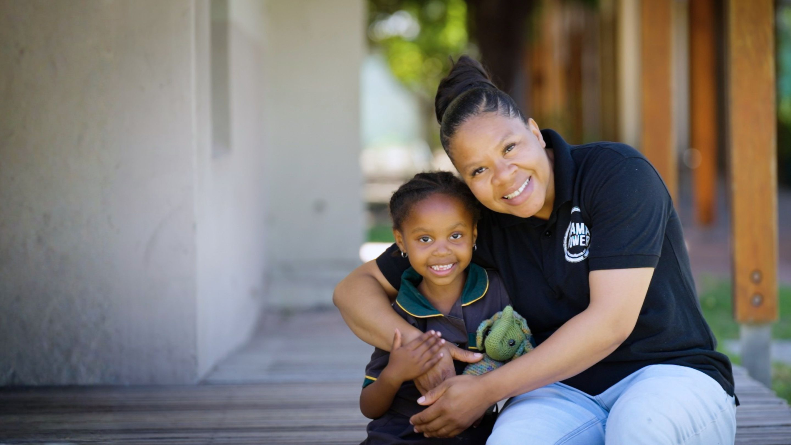 Een van de MAMAS met een kind